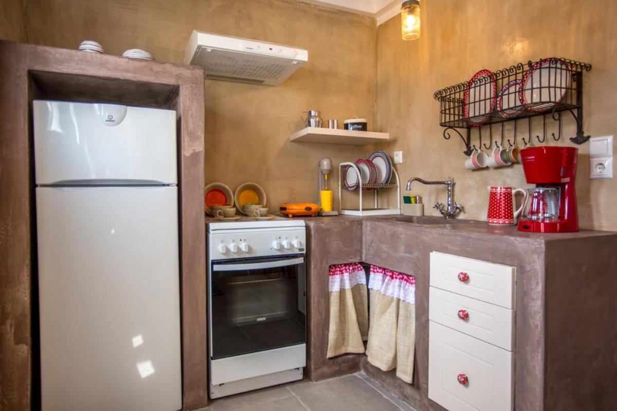 Chic & Modern Apartments With Swim Access Chalki Town المظهر الخارجي الصورة